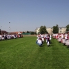 Próba bicia rekordu GUINNESSA w ilości par tańczących poloneza na stadionie przy Zespole Szkół nr 1 w Ełku