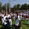 Próba bicia rekordu GUINNESSA w ilości par tańczących poloneza na stadionie przy Zespole Szkół nr 1 w Ełku