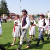 Próba bicia rekordu GUINNESSA w ilości par tańczących poloneza na stadionie przy Zespole Szkół nr 1 w Ełku