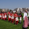 Próba bicia rekordu GUINNESSA w ilości par tańczących poloneza na stadionie przy Zespole Szkół nr 1 w Ełku