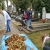 Sprzątanie grobów na cmentarzu Komunalnym w Ełku - prace młodzieży jako wolontariuszy