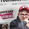 Młodzież na spotkaniu autorskim w Bibliotece Publicznej